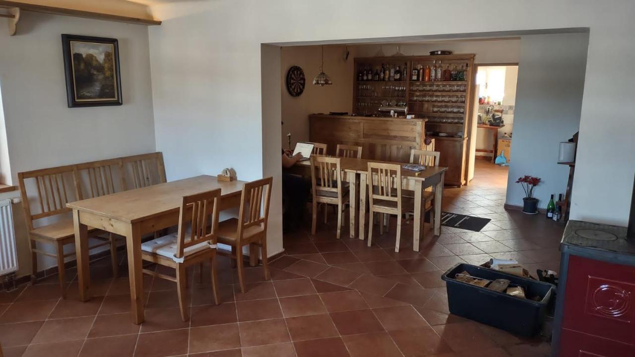 Hotel Na Vyhlidce à Krompach Extérieur photo